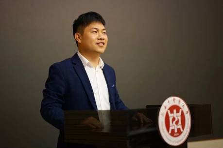 張金福照片